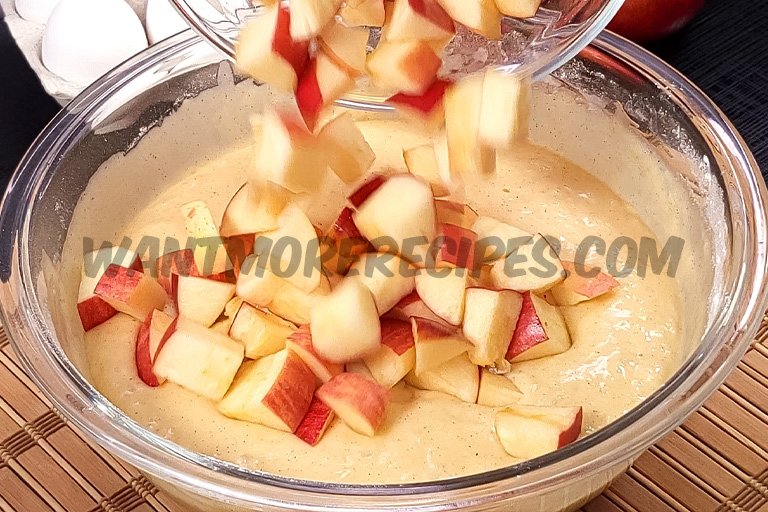 Apple cake is so delicious it melts in your mouth